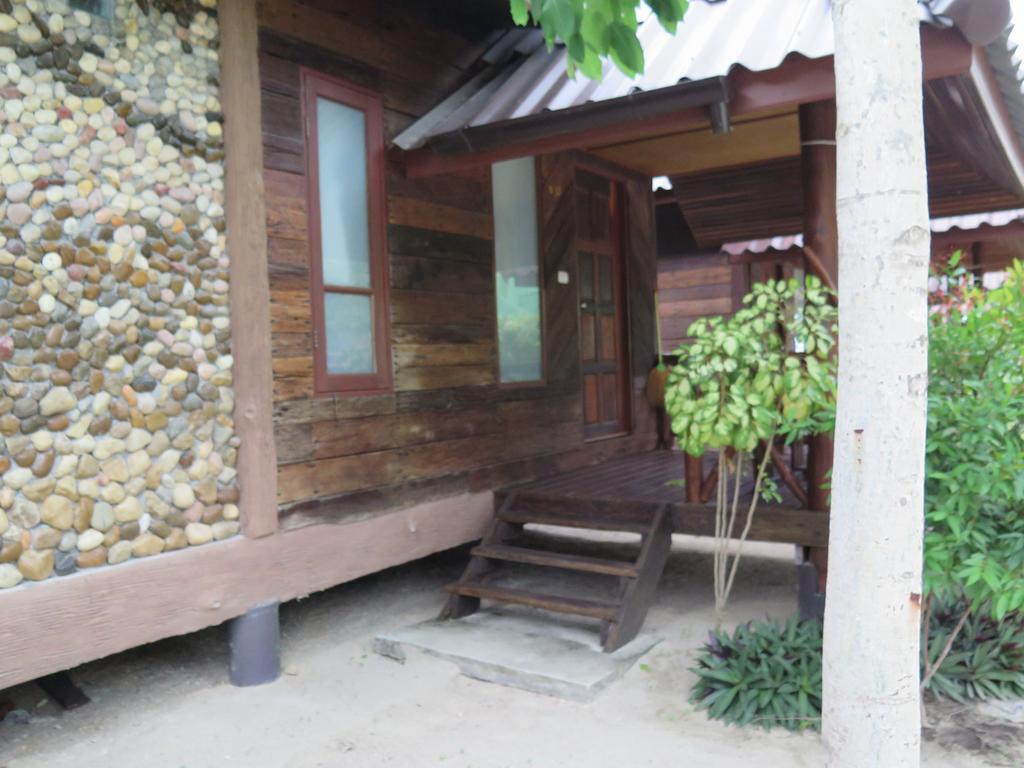 V-View Beach Resort Baan Tai Room photo
