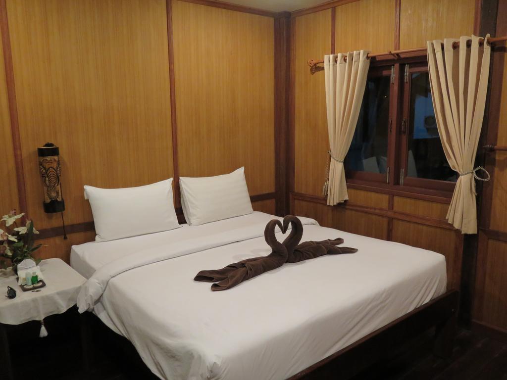 V-View Beach Resort Baan Tai Room photo