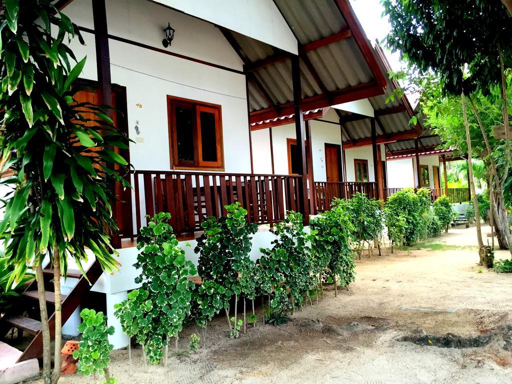 V-View Beach Resort Baan Tai Room photo